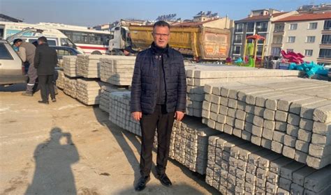 Alaşehir Belediyesinden çiftçilere beton bağ direği desteği